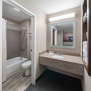 One-Bedroom Deluxe King Suite Non-Smoking